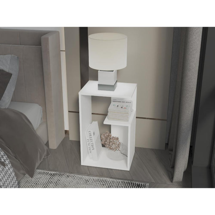 Mesa de Noche Evert, Blanco Duqueza, con diseño moderno y espacio para ubicar objetos