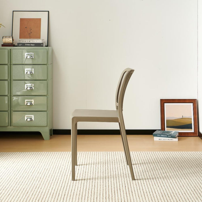 Silla Brooklyn, Taupe , Con Con espaldar en rayas y diseño minimalista